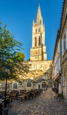 Saint Emilion - çan kulesi sokaklarında