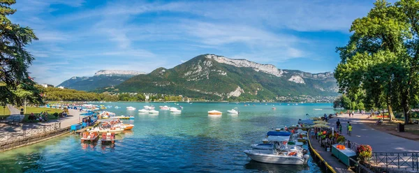 Panoramiczny widok na Jezioro Annecy we Francji — Zdjęcie stockowe