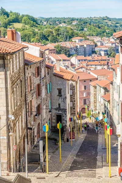 Zobacz na ulicy Lepuy en Velay - Francja — Zdjęcie stockowe