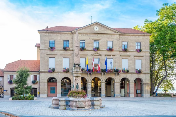 Visa på Town hall i Thonon les Bains - Frankrike — Stockfoto