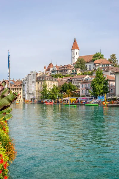 Visa på Thun Town med floden Aare - Schweiz — Stockfoto
