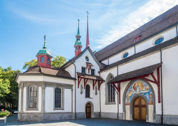 Entrada a la iglesia de Franziskan en Luzern - Suiza —  Fotos de Stock