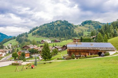 Alta Badia İtalya doğası itibariyle görüntülemek