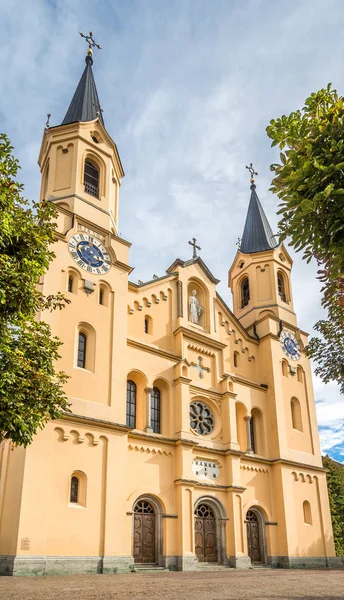 Parroquia de la Asunción de Santa María en Brunico - Italia —  Fotos de Stock