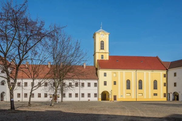 Chiesa in fortificazione di Oradea in Romania — Foto Stock