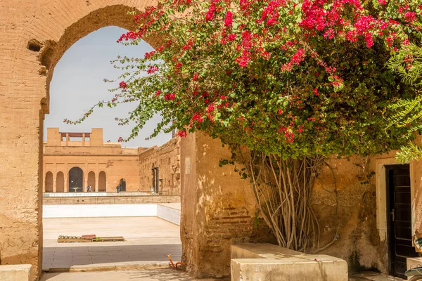 Poort in de ruïnes van El Badi-paleis in Marrakesh, Morocco — Stockfoto