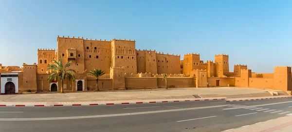 Panoramisch uitzicht op de Taourirt Kasbah in Ouarzazate - Marokko — Stockfoto