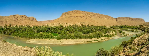 Panoramiczny widok na miasto Oued Ziz z rzeki Ziz, Maroko — Zdjęcie stockowe