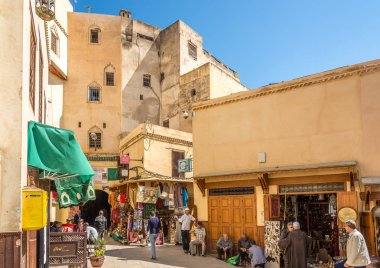 Fez filialı üzrə - Fas eski Medine qaurters sokaklarında