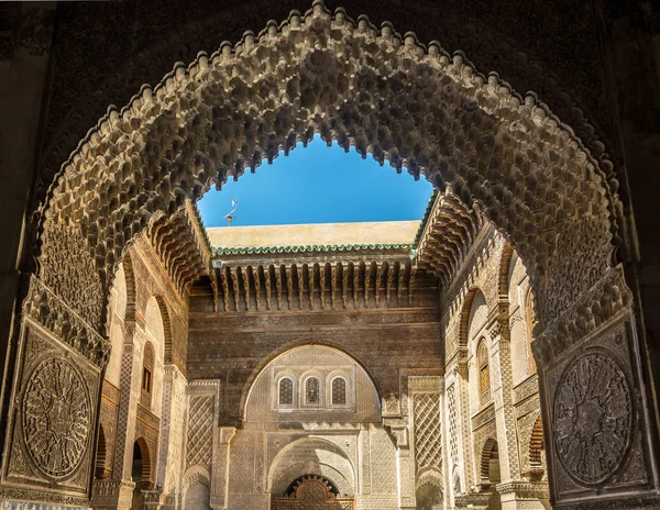Decoratie in medresa Al-Attarine in de oude wijk medina van Fez - Marokko — Stockfoto