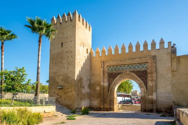 Visa på utfärda utegångsförbud för Bab al-Amer i Fez city - Marocko — Stockfoto