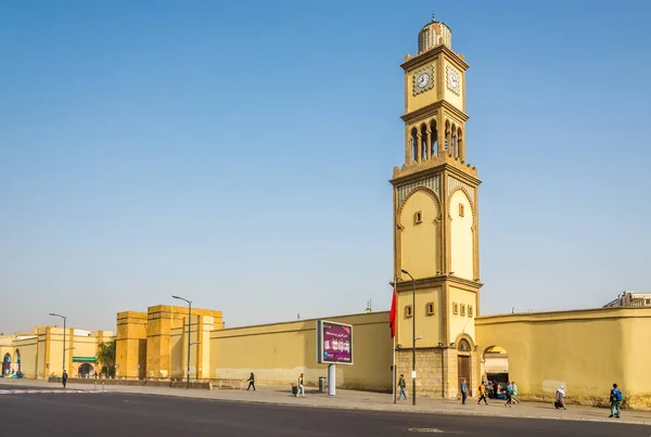 Torre del reloj cerca de la plaza de las Naciones Unidas en Casablanca - Marruecos —  Fotos de Stock