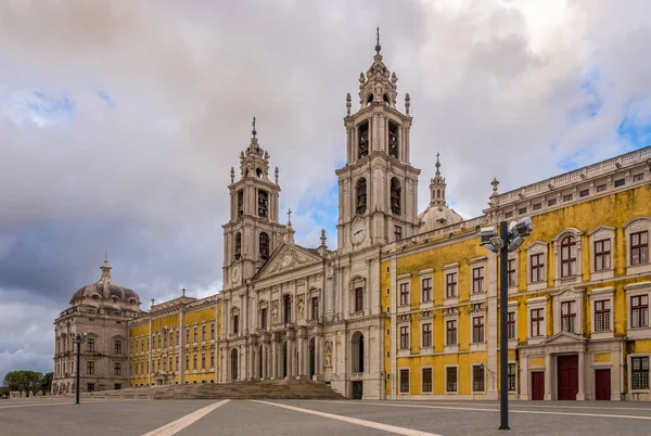 Будівництво палацу в місті Mafra, Португалія — стокове фото