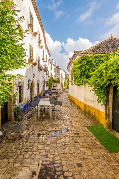Nelle strade della pittoresca città di Obidos in Portogallo — Foto Stock