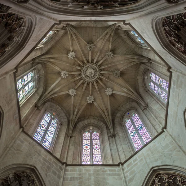 L'interno della cupola Santa Maria da Vitoria a Batalha - Portogallo — Foto Stock