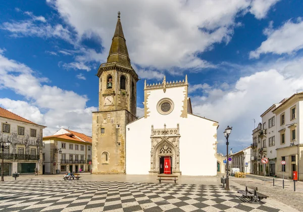Vista en la iglesia de San Juan Bautista en Tomar - Portugal —  Fotos de Stock