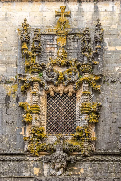 在基督修道院里托马尔，葡萄牙的 Manuelin 样式窗口 — 图库照片