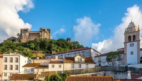 Visa på Leirias slott och Sineira-tornet - Portugal — Stockfoto