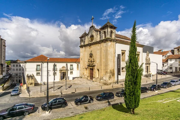 Visa på kyrkan av Sao Joao de Almedina i Coimbra - Portugal — Stockfoto