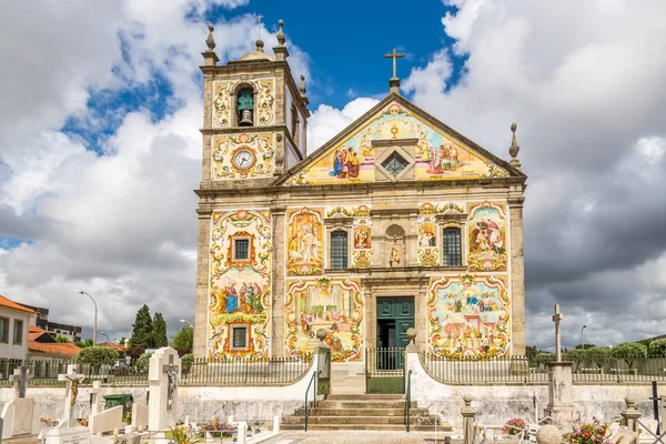 Vista en la iglesia fachada de decoración pintada Nuestra Señora del Amparo en Valega, Portugal —  Fotos de Stock