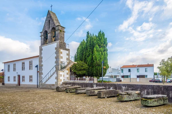 Vista en el antiguo monasterio con tumbas en Tarifas - Portugal —  Fotos de Stock