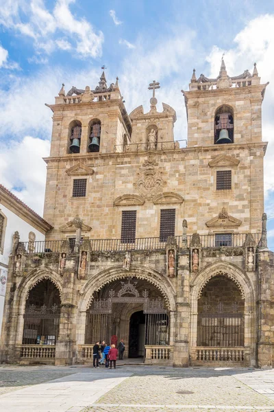 Kijk op de gevel van de kathedraal in Braga - Portugal — Stockfoto