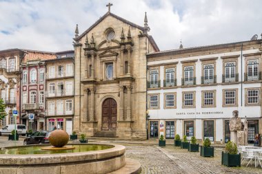 Misericordia Guimaraes - Portekiz içinde chuch adlı görüntülemek