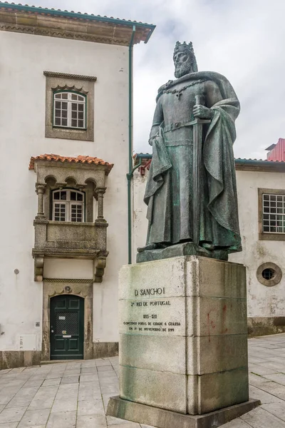 Monumento del Rey Dom Sancho I. cerca de la Catedral de Guarda en Portugal —  Fotos de Stock