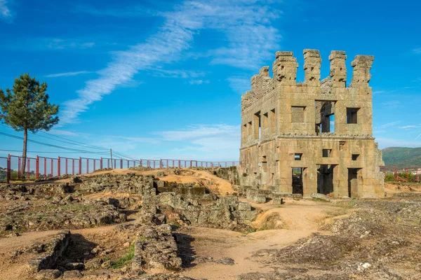 Torre Centrum Cellas em Colmeal da Torre perto da cidade de Belmonte - Portugal — Fotografia de Stock