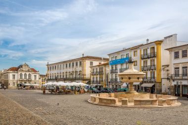 Evora - Portekiz kare Giraldo Çeşmede Chafariz