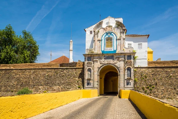 Puerta y capilla de Conceicao en Elvas, Portugal — Foto de Stock