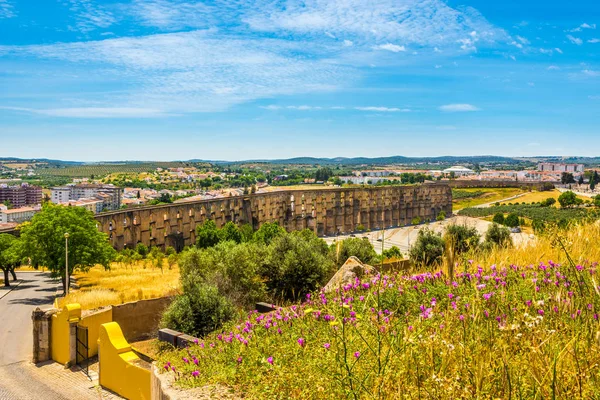 Pohled na akvadukt ze zdi Elvas - Portugalsko — Stock fotografie