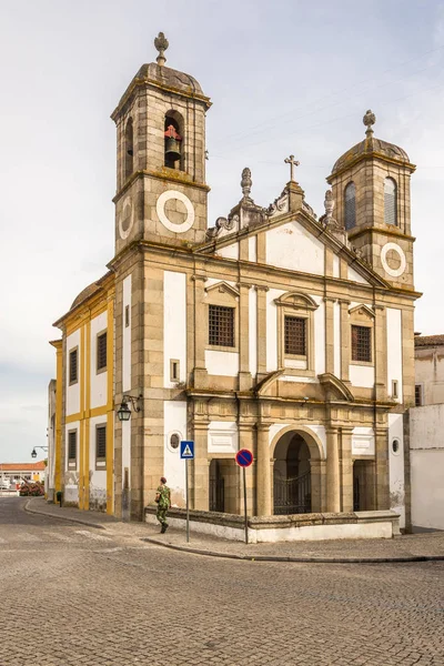 Veduta della chiesa di Senhor Jesus da Pobreza a Evora, Portogallo — Foto Stock