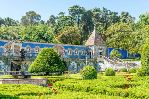 Jardín y Azulejo en el Palacio de los Marqueses de Fronteira en Lisboa - Portugal — Foto de Stock