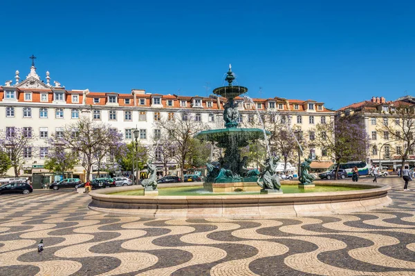 Fontänen på torget Rossio i Lissabon - Portugal — Stockfoto