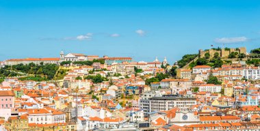 Santa Justa Lizbon, Portekiz Sao Jorge Kalesi ile Alfama bölgesinin panoramik manzaraya