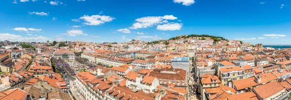 Panoramautsikt vid Rossiotorget och Alfama-distriktet från Santa Justa i Lissabon, Portugal — Stockfoto