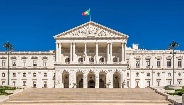 Slottet av St.Benedict (Sao Bento) - parlamentsbyggnaden i Lissabon, Portugal — Stockfoto