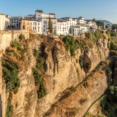 Ronda El Tajo gorge altındaki eski City görüntülemek.