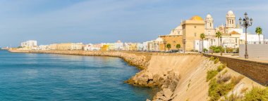 Cadiz - İspanya sahilinde panoramik manzaraya