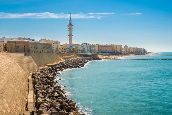 Vista en el paseo marítimo de Cádiz - España — Foto de Stock