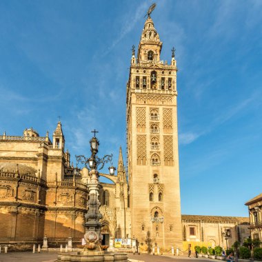 İspanya Giralda Kulesi Sevilla Katedrali'nde görüntülemek