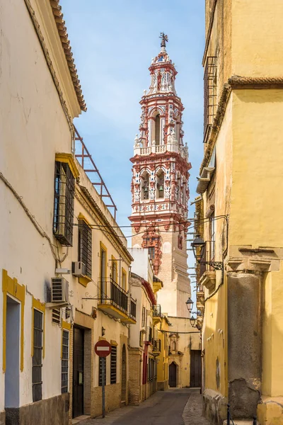 Vista al campanario de la iglesia San Juan Bautista en Ecija, España —  Fotos de Stock