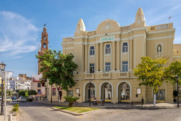 Vista al edificio del Teatro en Carmona - Sapin — Foto de Stock