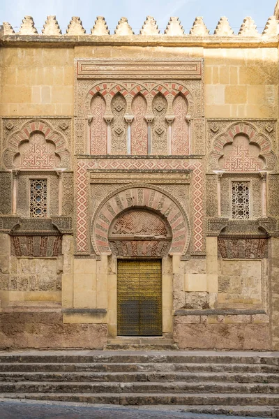 聖霊 (エスピリトゥサント サントゥ) モスク - スペイン、コルドバの大聖堂の門 — ストック写真