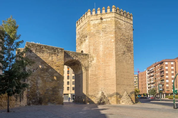 Torre Malmureta nas ruas de Córdoba, na Espanha — Fotografia de Stock