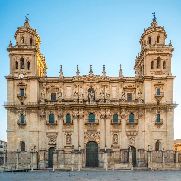 Catedral de Jaen - vista para a fachada, Espanha — Fotografia de Stock