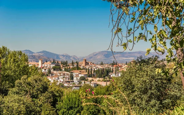 Pohled na čtvrť Albaicin, Granada, Španělsko — Stock fotografie