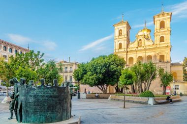 Santo Domingo kilise Murcia - İspanya görüntülemek