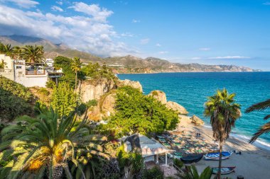 Balcon de Europa Nerja'da - İspanya üzerinden Akdeniz sahilinde görüntülemek